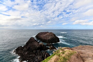 日本の山口の赤の鳥居の元乃隅神社