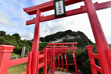 日本の山口の赤の鳥居の元乃隅神社