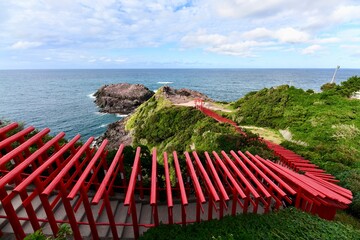 日本の山口の赤の鳥居の元乃隅神社