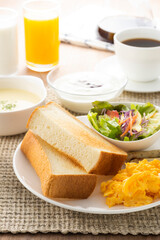 朝食