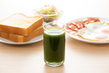 朝食と野菜ジュース
