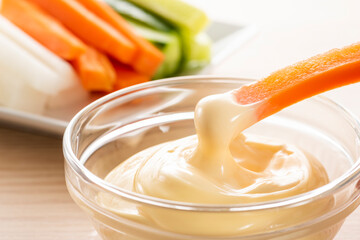 人参にマヨネーズをつける