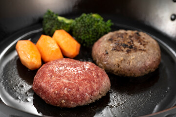 ハンバーグを焼く