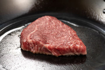 ステーキを焼く