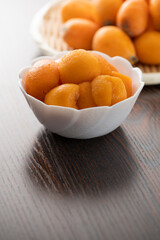 カットしたビワの果実