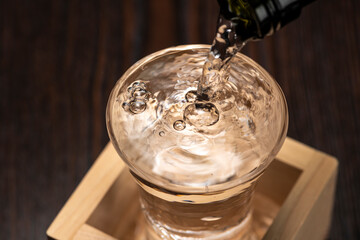 日本酒の盛りこぼし（もっきり）