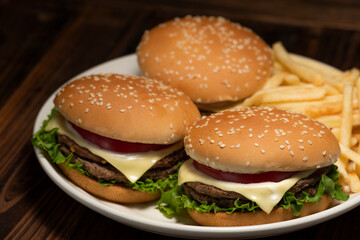 ハンバーガーとフライドポテト
