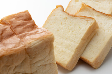 食パンをスライスする