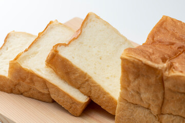 食パンをスライスする