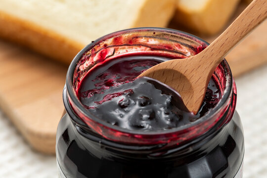 瓶詰めのブルーベリージャム