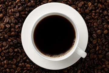 淹れたてのコーヒーとコーヒー豆 俯瞰