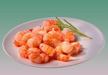 Riesengarnelen mit Rosmarin auf weissem Teller