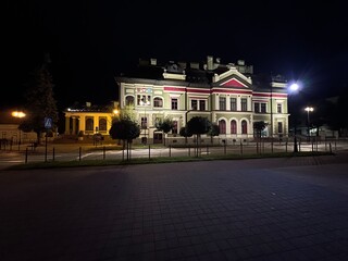 Nocne miasto kamienica, Nowy Sącz © Maciej G. Szling