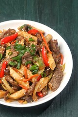 Gungjung tteokbokki (royal rice cake) or ganjang tteokbokki (rice cake with soy sauce), tastes more like another famous Korean food, japchae.
