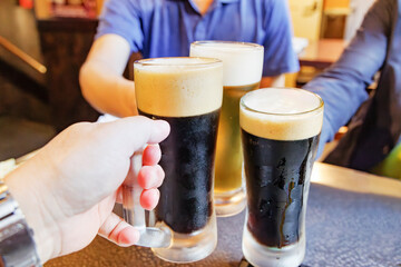 飲食店で飲む美味しそうなよく冷えたビール