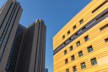 Obraz premium Building curtain walls of high-rise office buildings in cities