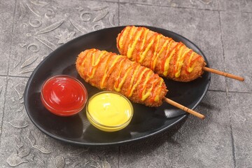 Corndog is a food made from skewered sausages (usually hot dogs) coated in a thick layer of cornmeal and fried.