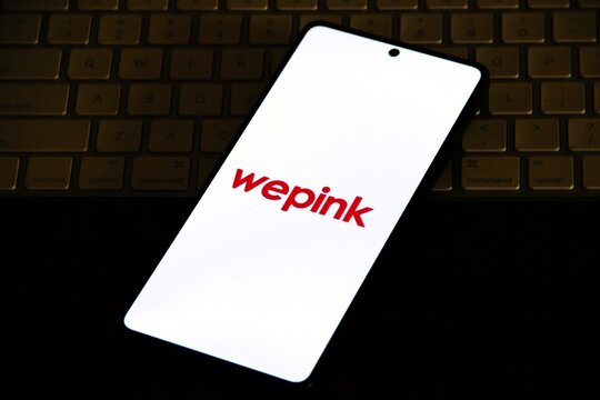 Wepink - Marca brasileira de cosm&eacute;ticos e produtos de beleza fundada em 2021 por Virginia Fonseca e Samara Pink. A empresa oferece uma linha variada de produtos para skincare, maquiagem e perfumes.