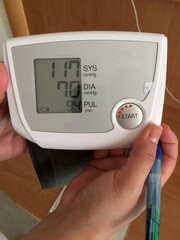 Blutdruckmessger&auml;t mit Anzeige