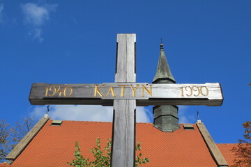 Kreuz der Erinnerung an die Opfer des Massakers von Katyn in Krakau, Polen