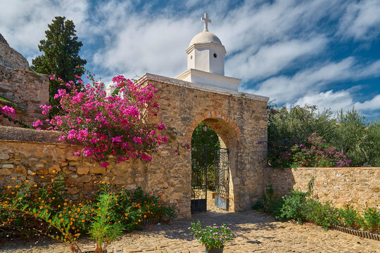 Postkartenmotiv eines typischen Kirchturms der Klosteranlage von Koroni auf dem Peloponnes Griechenland