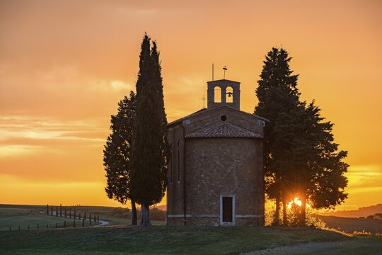 Cappella della Madonna di Vitaleta, chapel at sunset, Val d'Orcia, Pienza, Tuscany, Italy