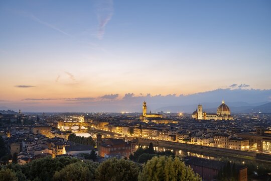 View from Piazzale Michelangelo, city view at dusk, Ponte Vecchio, Palazzo Vecchio, Cathedral and River Arno, Florence, Tuscany, Italy