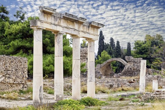 Four pillars of the ancient gymnasium, built 3rd century BC, Doric columns, western excavations, city of Kos, island of Kos, Dodecanese Islands, Greece