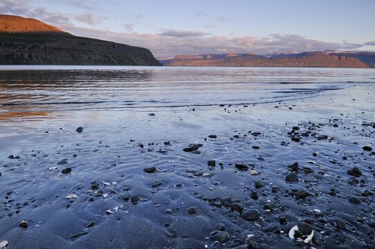 Beach, Midsummer night, Hesteyri, Hesteyrarfjörður or Hesteyrarfjördur, Hornstrandir, Westfjords, Iceland
