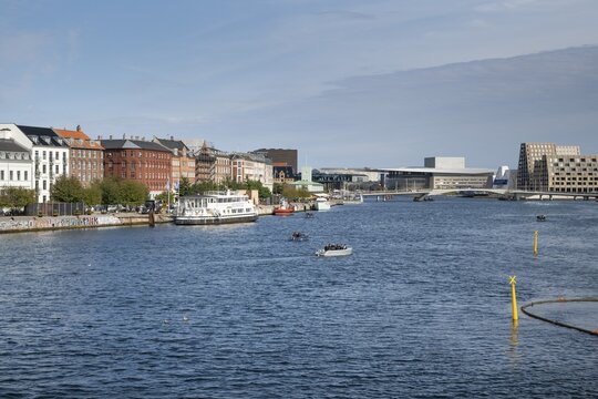 View from the Knippelsbro bascule bridge to the Havngade, the Inderhavnen or inner harbour and the opera, Christianshavn, Copenhagen, Denmark