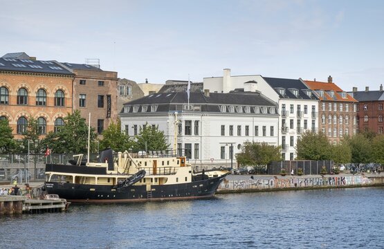 Training ship Navigator, Danish flag, Havngade, Inderhavnen or inner harbour, Christianshavn, Copenhagen, Denmark
