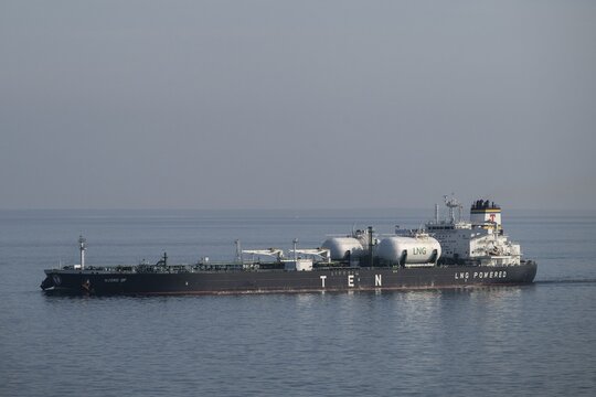 Crude oil tanker Njord DF, 250m length, 44m height, flag Greece, Baltic Sea
