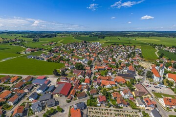 Der Markt Legau im schwäbischen Landkreis Unterallgäu aus der Vogelperspektive
