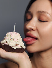 Beauty portrait of a pretty girl with a cake 