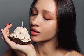Beauty portrait of a pretty girl with a cake 