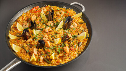 Authentic Spanish Seafood Paella with Mussels and Shrimp