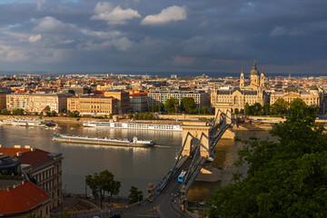 Obraz premium Top view of the historical center of Budapest with the Danube river and Szechenyi Chain Bridge in Budapest, Hungary