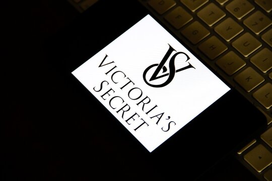 Victoria's Secret - Marca de lingerie, produtos de beleza e moda feminina fundada em 1977 nos Estados Unidos. A empresa &eacute; conhecida por suas pe&ccedil;as de lingerie sensual e produtos de cuidados pessoais.