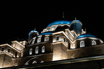 Night view of Yeni Camii mosque