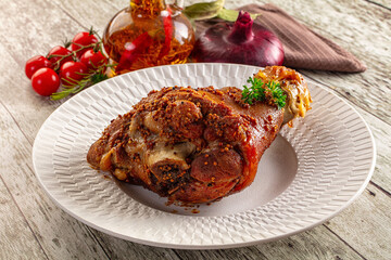 Baked pork knuckle with spices