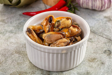 Canned mussels in oil and spices