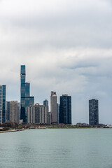 Fototapeta premium Chicago skyline view with skyscrapers and Lake Michigan under a cloudy sky
