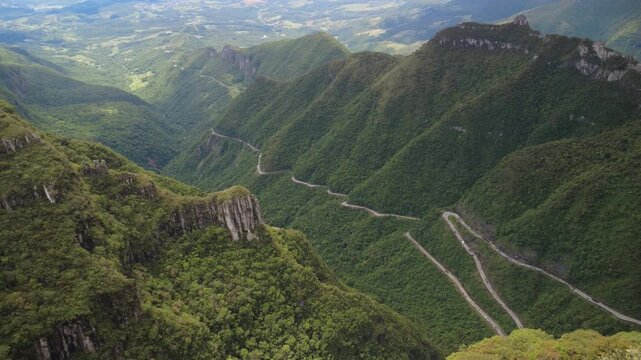 Drone Views of Serra do Rio do Rastro &ndash; Brazil&rsquo;s Most Winding Mountain Road