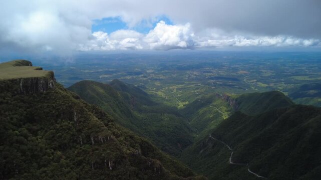Drone Views of Serra do Rio do Rastro &ndash; Brazil&rsquo;s Most Winding Mountain Road