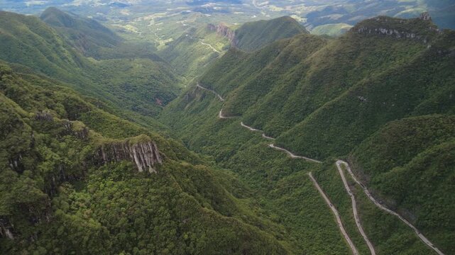 Drone Views of Serra do Rio do Rastro &ndash; Brazil&rsquo;s Most Winding Mountain Road