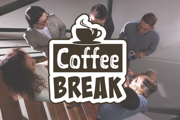 Obraz premium Coffee break time. Office workers with drinks chatting indoors, view from above