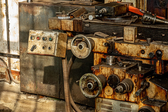 Old metal lathe in the workshop, metalworking, machine tools.