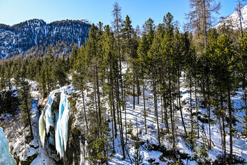Pontresina, Berninabach, Ova da Bernina, Val Bernina, Wintersport, Eisklettern, Eis, Eiswand, Engadin, Graubünden, Alpen, Winter, Winterlandschaft, Gefahr, Schweiz