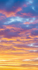 Fototapeta premium The stunning sky displays a breathtaking array of colors during the golden hour, creating a mesmerizing view