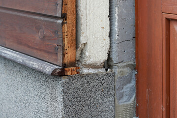 Cross-section of insulating layers in an old-style residential house.
